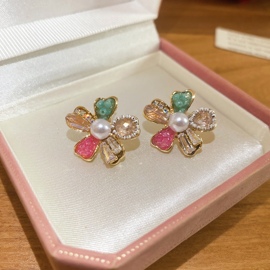 Elegantes aretes de flor con cristales y postes de acero enchapado para mujer