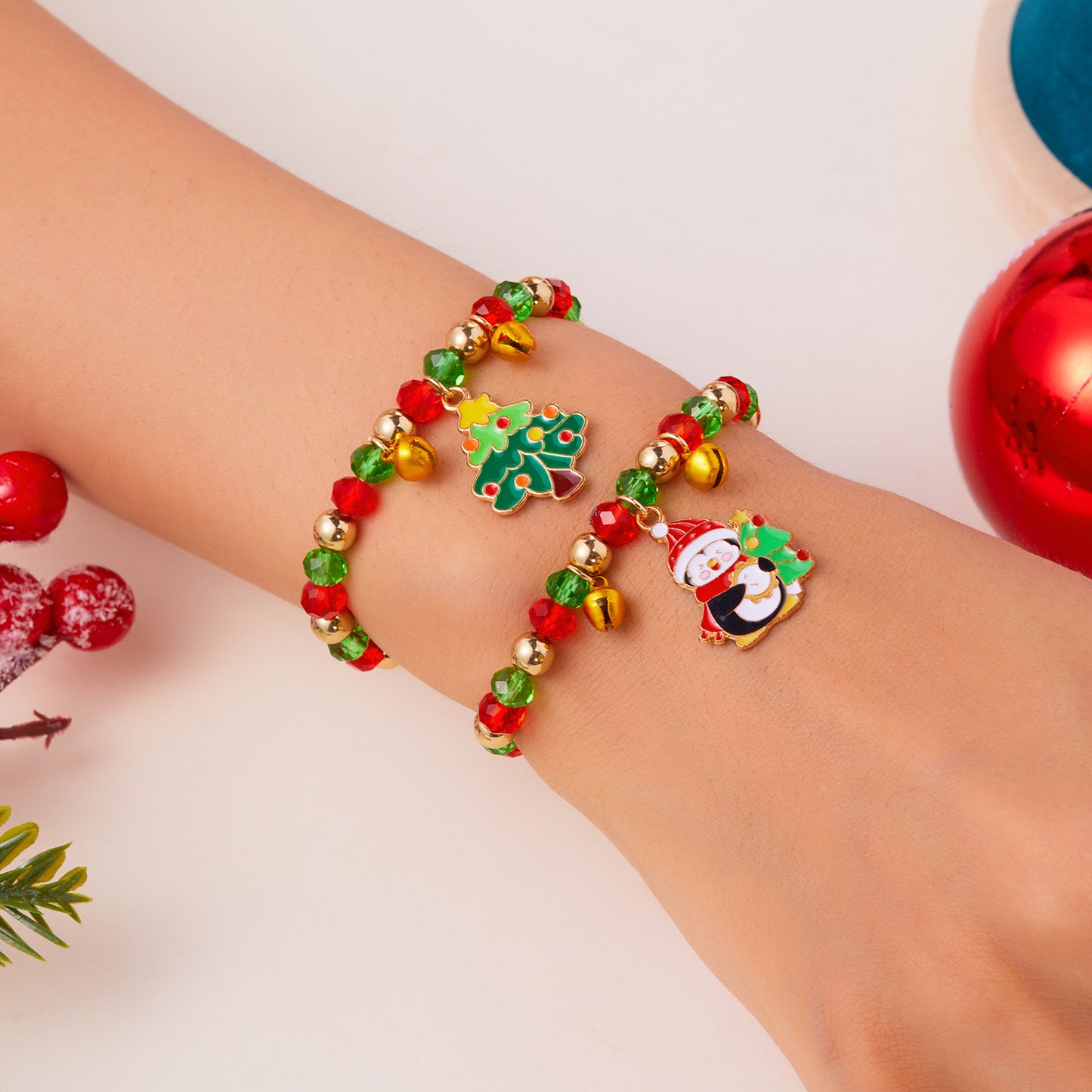 Pulsera de moda de Papá Noel y árbol de Navidad para mujer con cuentas de cristal rojas y verdes en cadena de aleación
