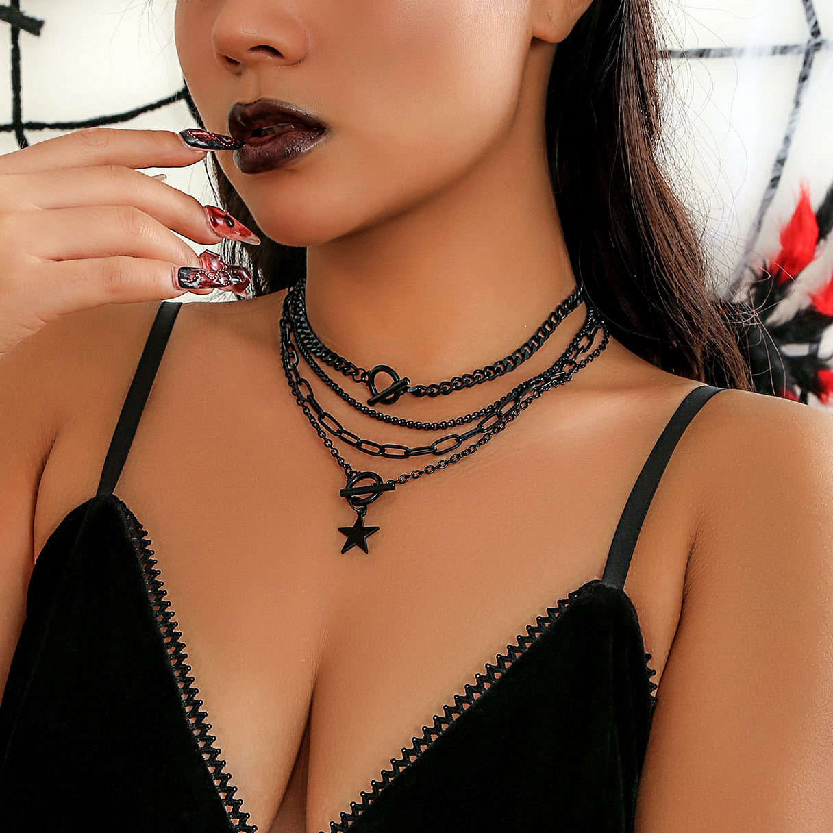 Sweet and Edgy Black Heart Pendant Necklace for Women with Zinc Alloy Construction Electroplated Finish and Cross Chain Style