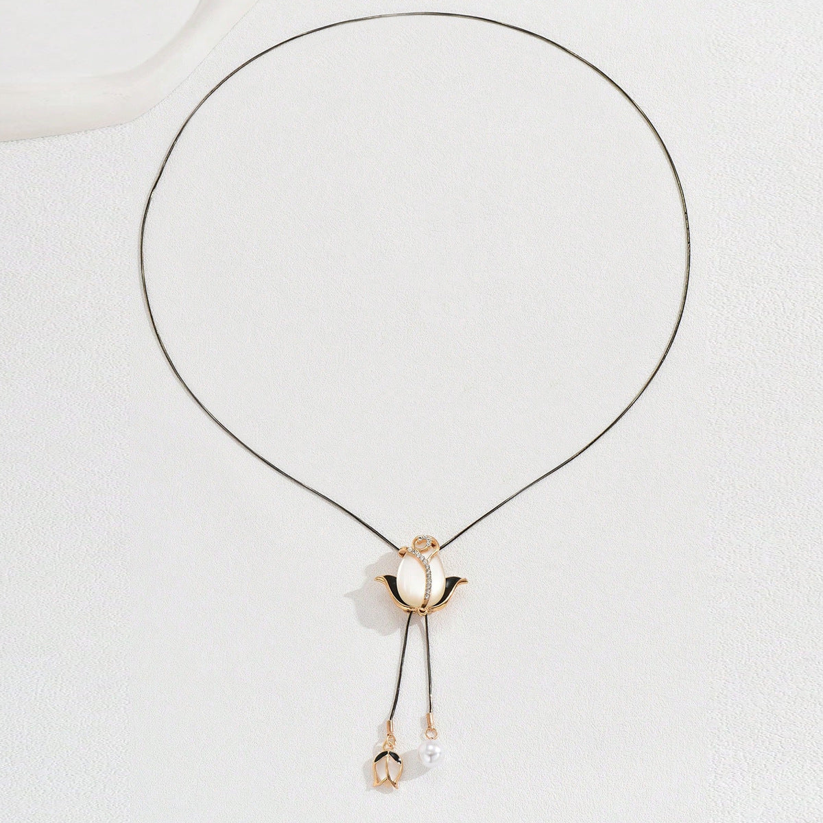 Elegante collana floreale a tulipano da donna con ciondolo in rame e intarsio in zircone su catena regolabile