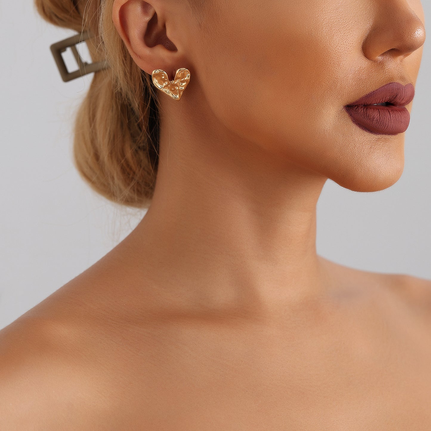 Vintage Geometric Irregular Heart-Shaped Zinc Alloy Stud Earrings with Plated Finish