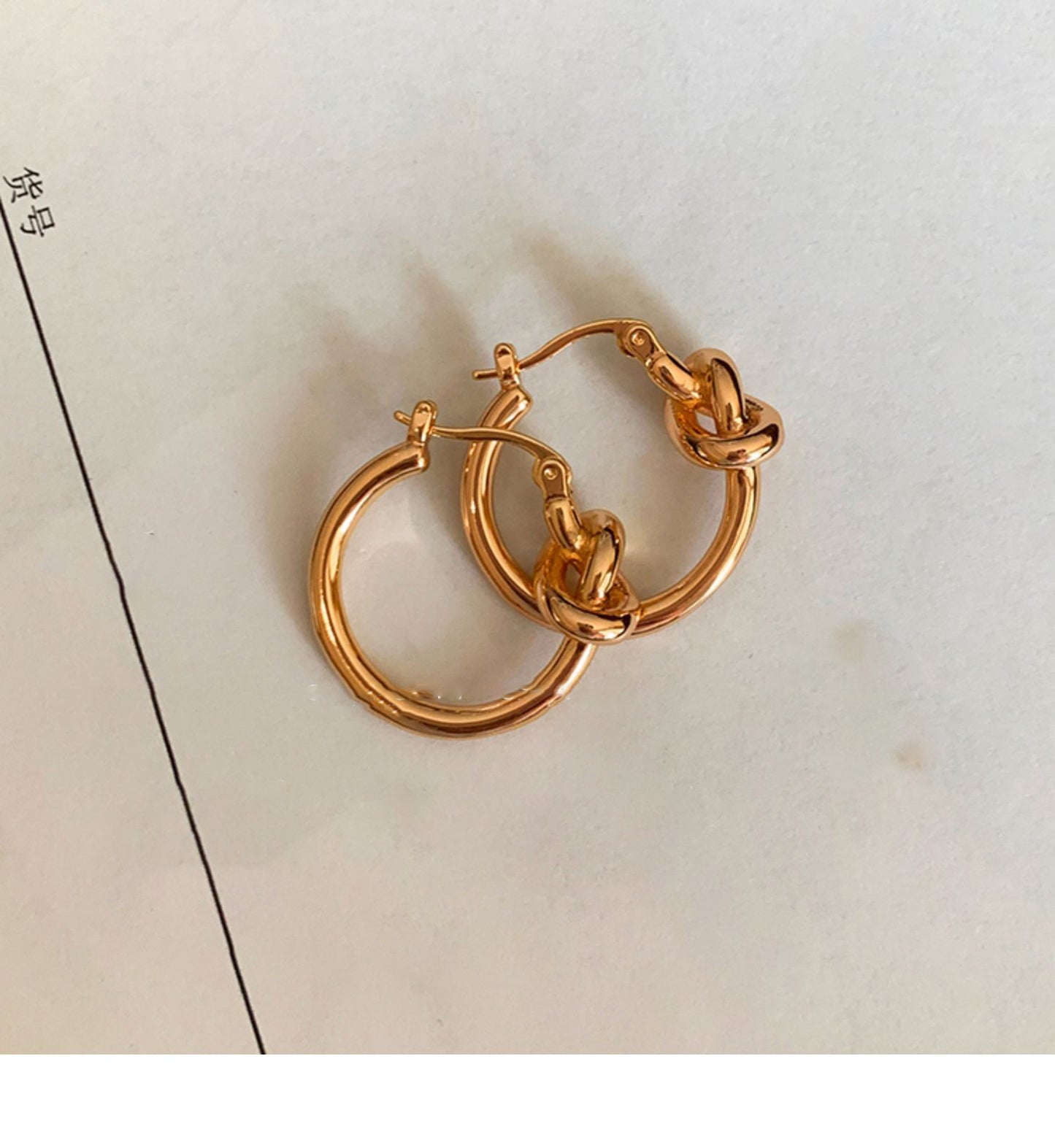 Orecchini a perno geometrici minimalisti in metallo con finitura placcata da donna, gioielli per l'orecchio lussuosi, alla moda e versatili per tutti i giorni