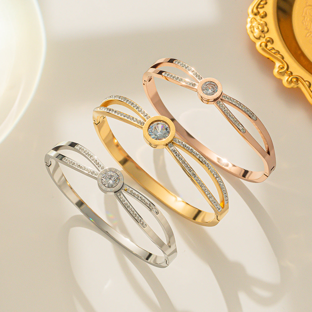 Romantic Double-Ring Rose Gold Plated Titanium Steel Bracelet for Women with Zircon Accents, Geometric Circular Design, Fashionable and Creative Accessory