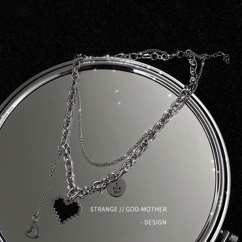 Collana con ciondolo a cuore nero a doppio strato minimalista in acciaio al titanio con finitura smaltata per donna e uomo