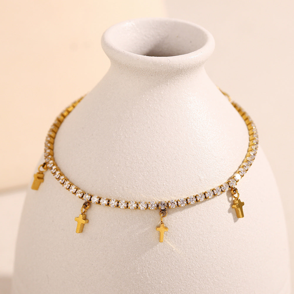 Set collana e bracciale pendente a croce a goccia minimalista in acciaio inossidabile con placcatura in oro 18 carati e accenti di zircone da donna