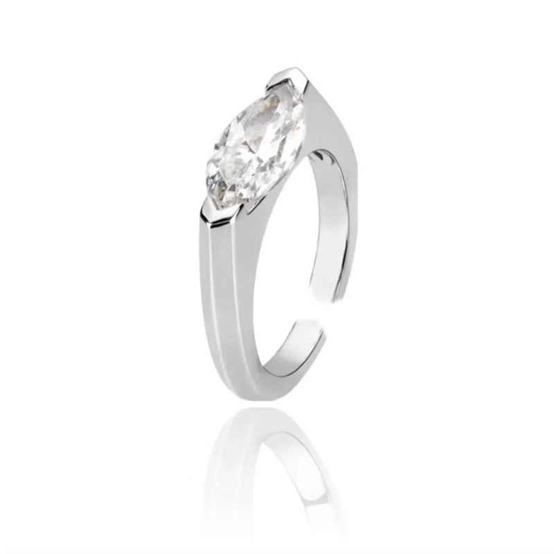 Anello da donna minimalista geometrico in metallo con strass intarsiati e texture intrecciata