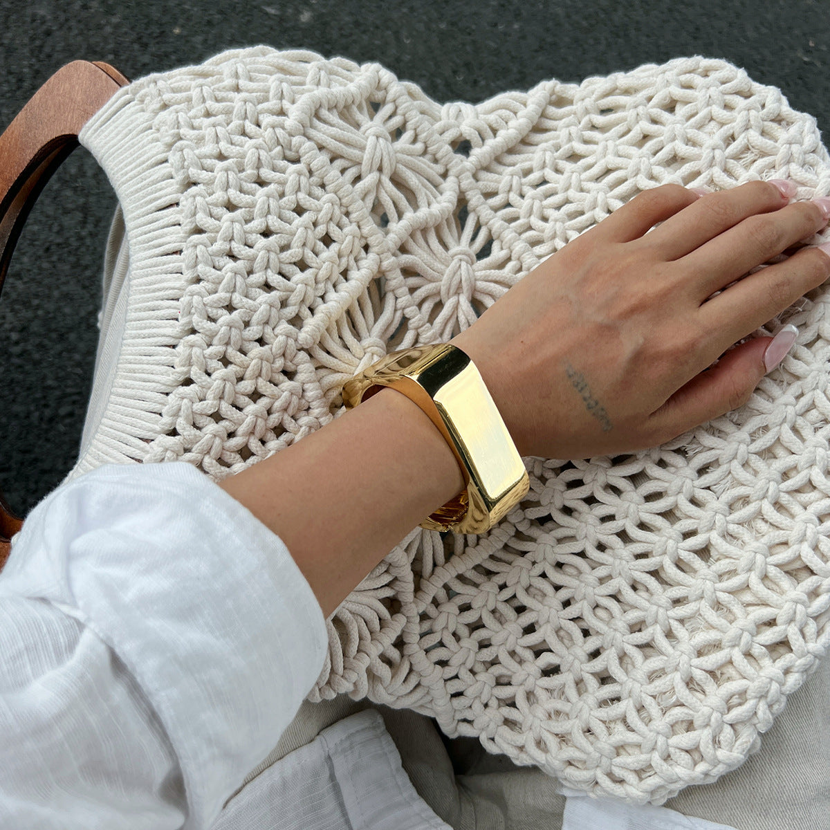 Bracciale minimalista da donna in acrilico geometrico irregolare con finitura placcata