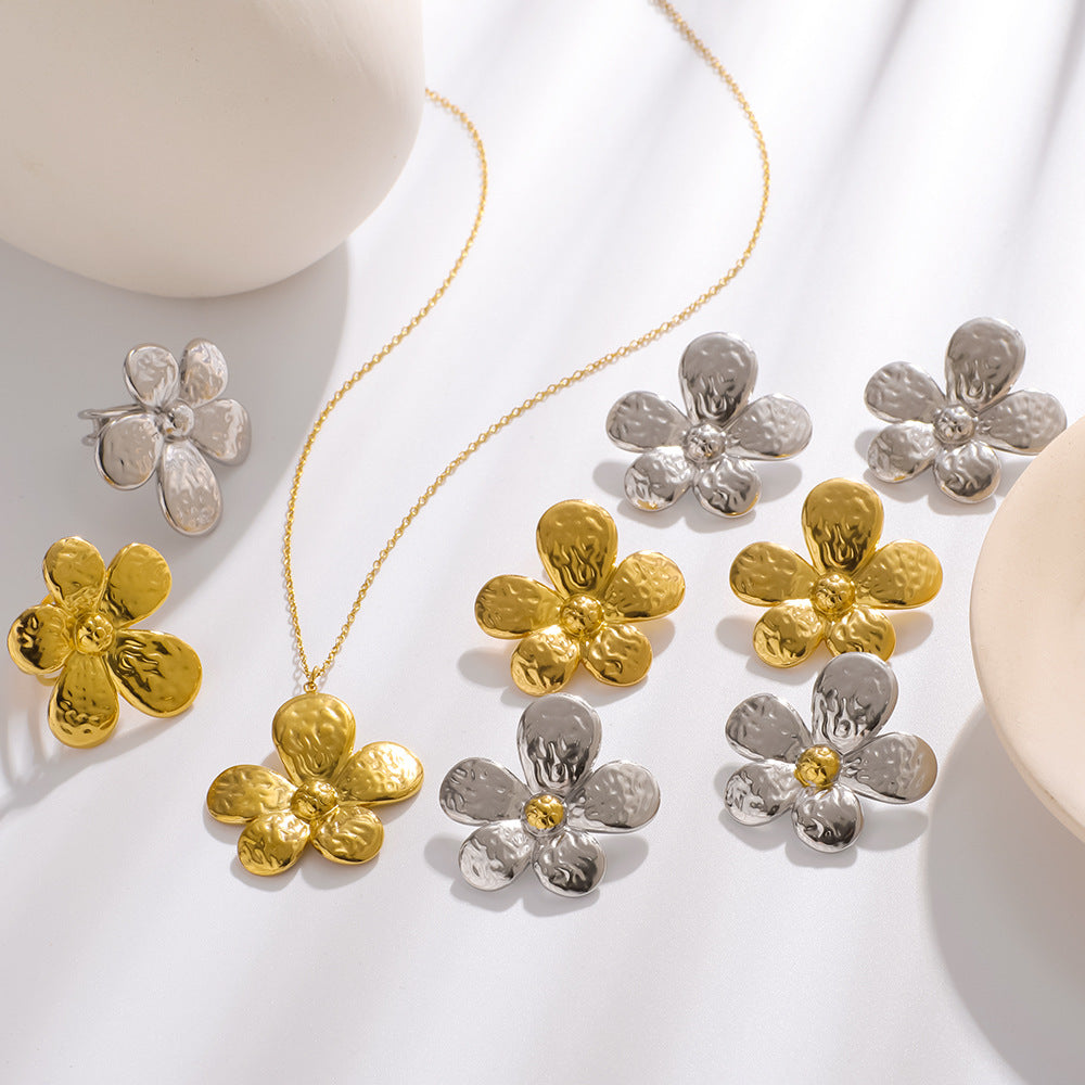 Set collana con pendente floreale stile Ins con catena in acciaio inossidabile e finitura placcata oro 18K da donna