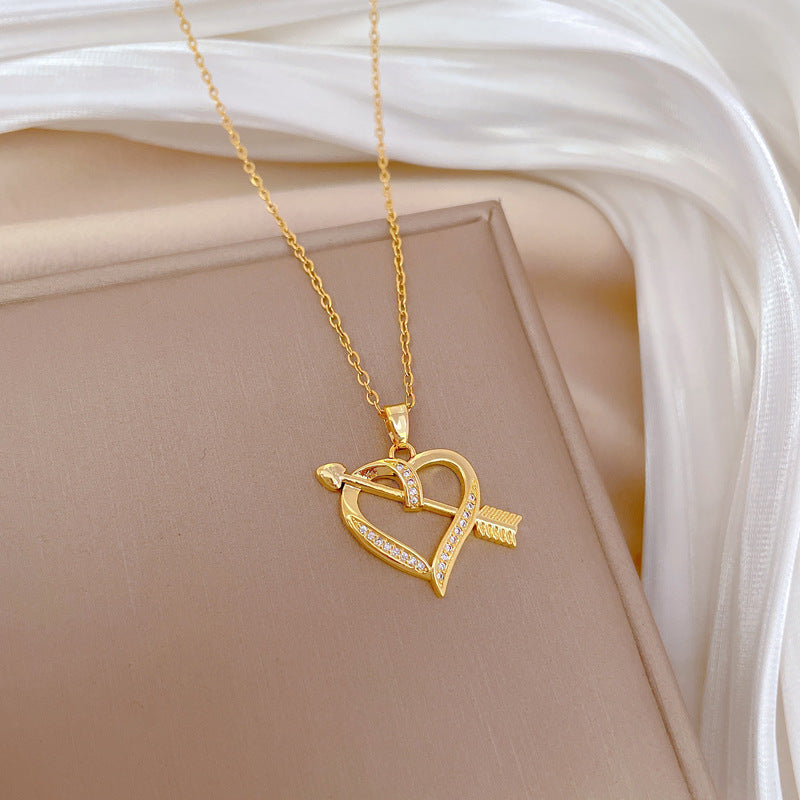 Collana Minimalista a Cuore in Acciaio al Titanio con Intarsio di Strass per Donna e Uomo, Delicata Catena alla Clavicola