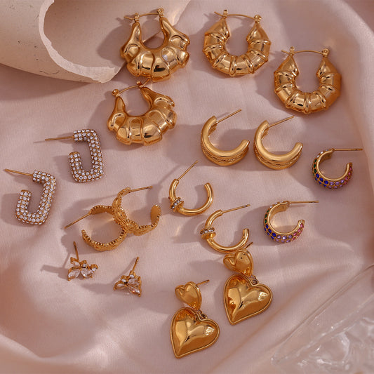 Pendientes minimalistas de acero inoxidable con forma de corazón vintage, chapado en oro de 18 quilates y detalles geométricos