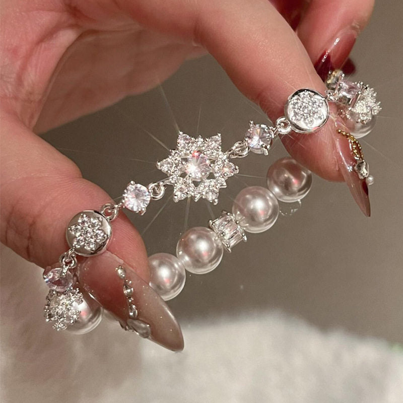Pulsera elegante de perlas con diseño floral francés y detalles de circonia, brazalete minimalista de lujo con abalorios para mujer