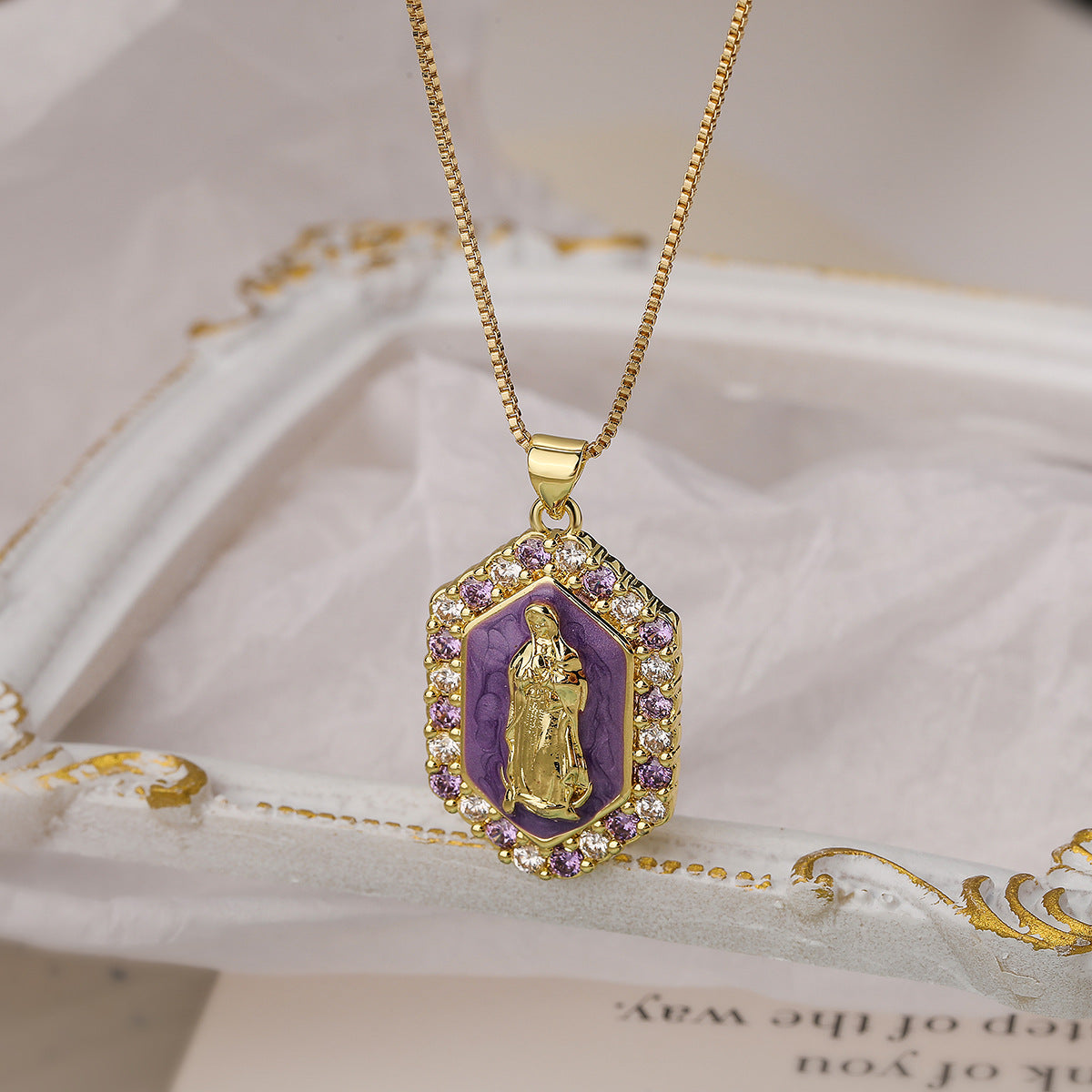 Collana Pendente Minimalista con Vergine Maria Geometrica da Donna in Rame con Design a Forma Irregolare