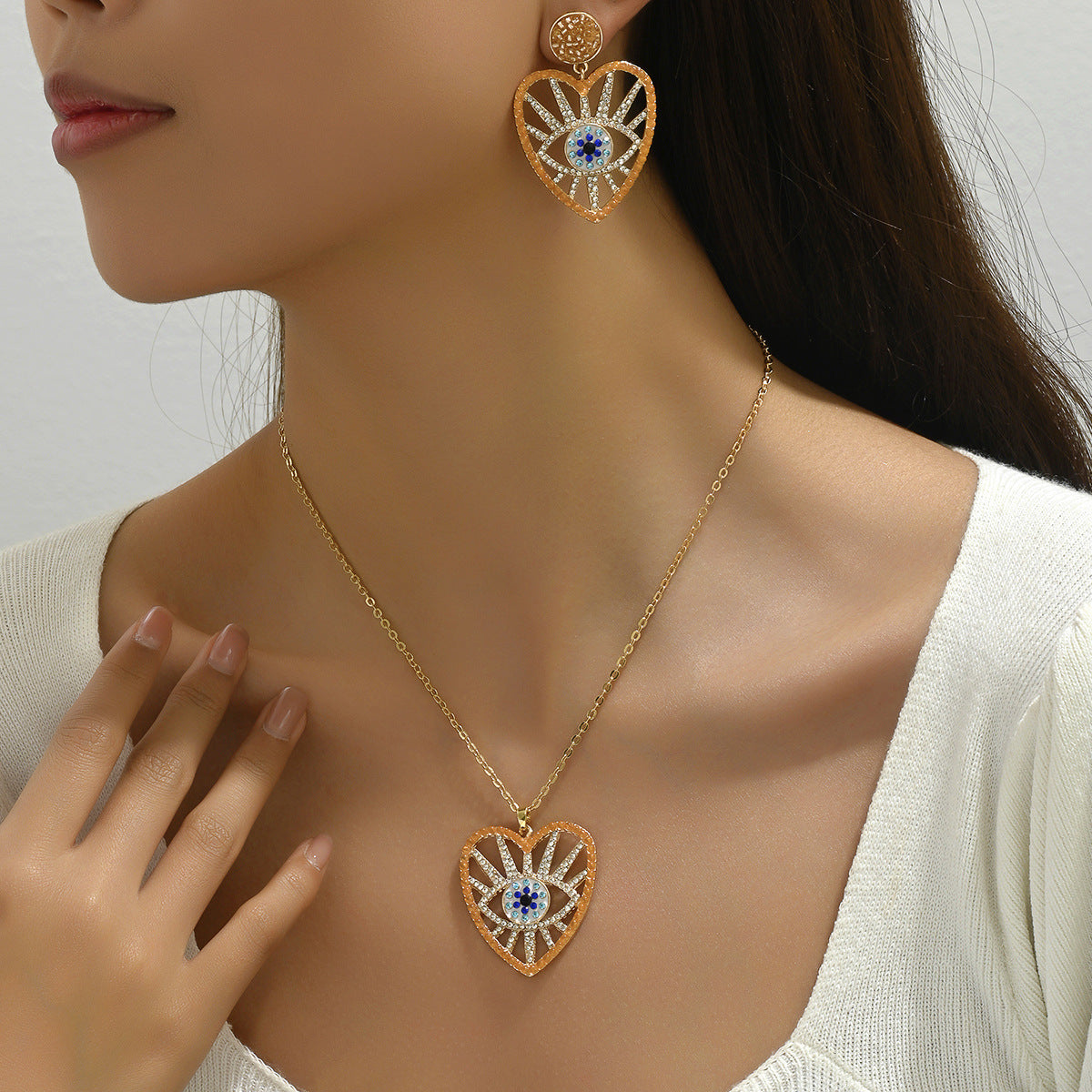 Fashionable Heart-Shaped Rhinestone-Set Alloy Necklace and Earrings Set for Women with Delicate Clavicle Chain