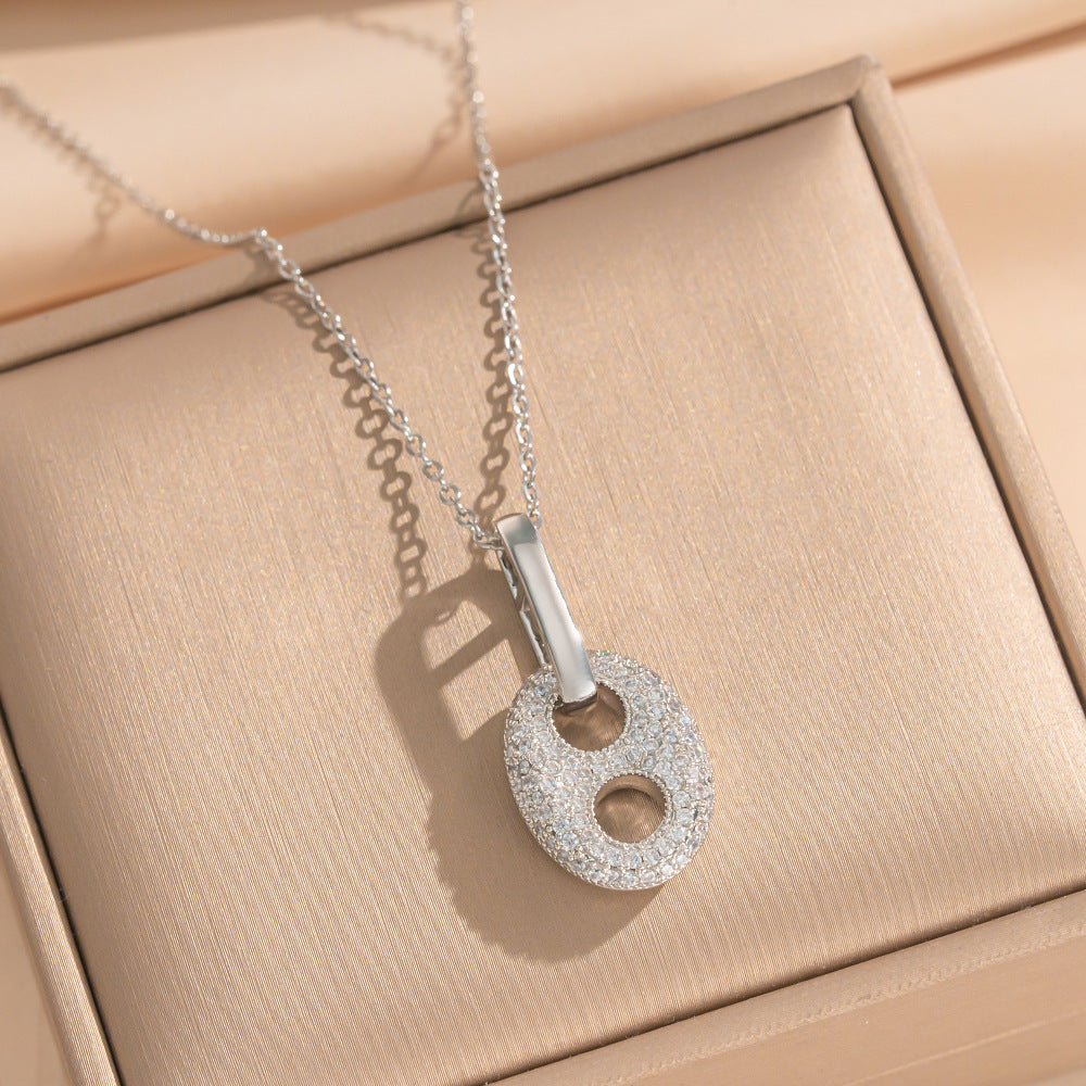 Light Luxury Star-Shaped Pendant Necklace for Women with 18K Gold Plated Copper and Titanium Steel O-Chain