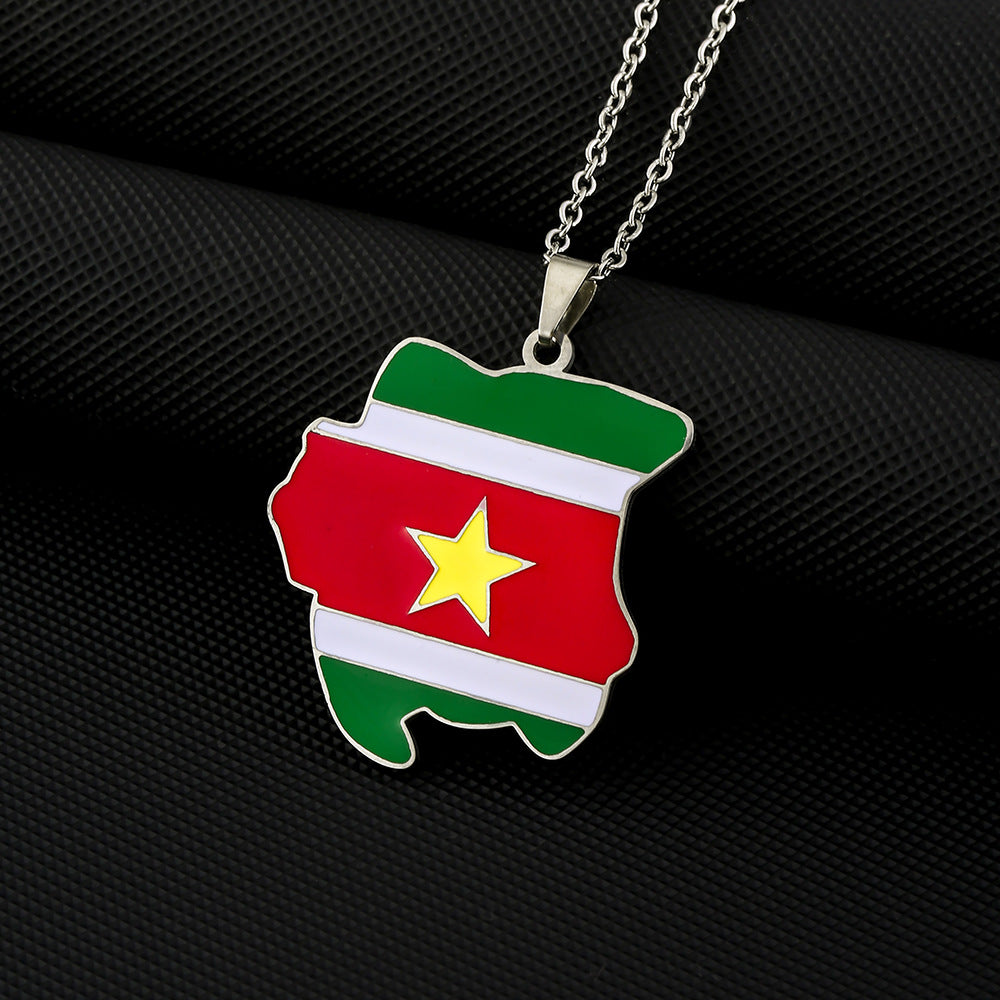 Collana con ciondolo a bandiera della Repubblica del Suriname geometrica vintage in acciaio inossidabile con charm in titanio e finitura galvanica, unisex