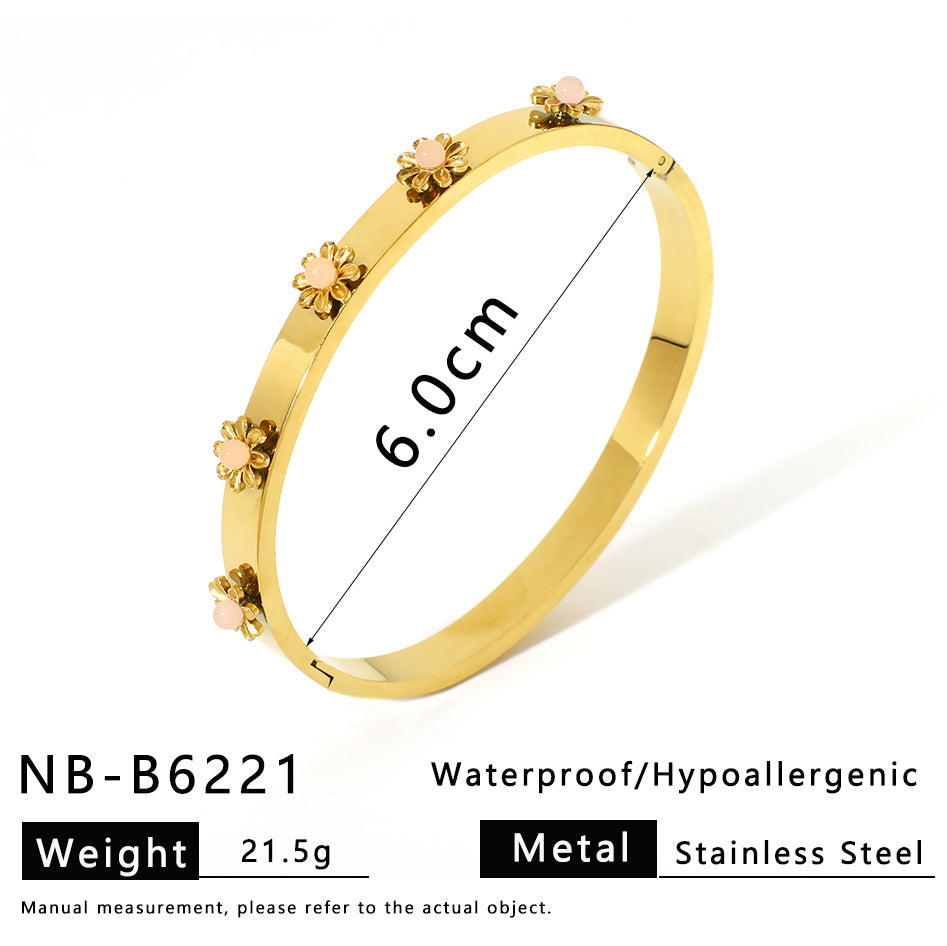 INS Style Geometric Flower-Shaped Polished Stainless Steel Bracelet with 18K Gold Plating Hypoallergenic