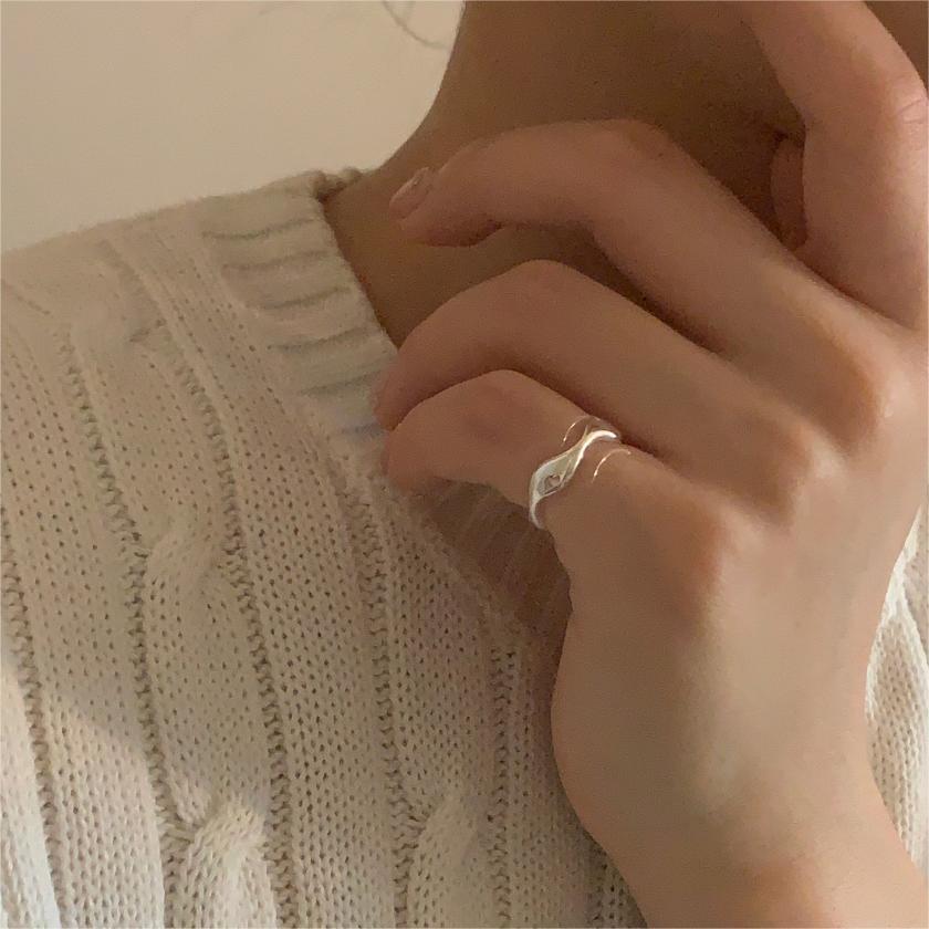 Minimalist Silver Ring with Geometric Circular Band Design for Women S925 Sterling Silver Band Ring