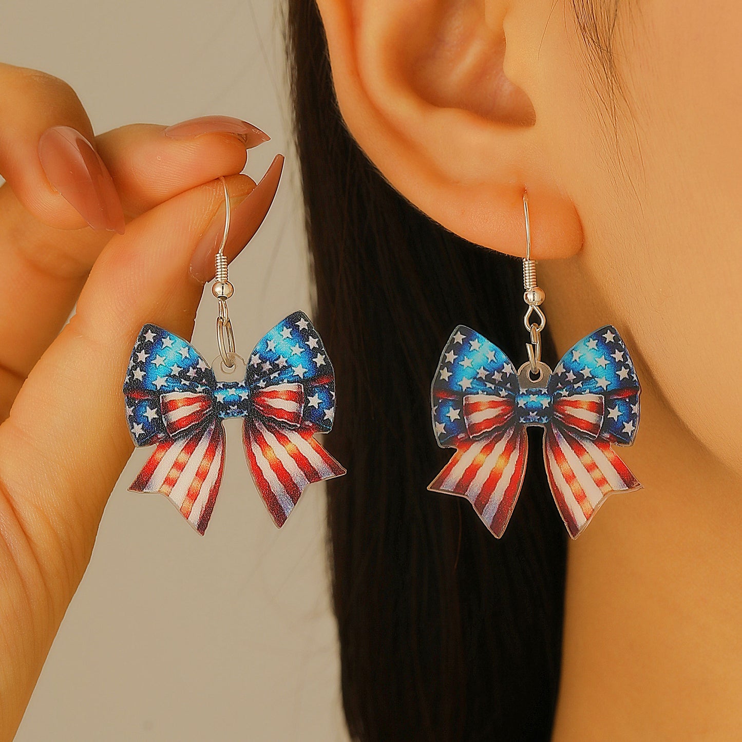 Orecchini da donna in acrilico con fiocco a bandiera americana patriottica