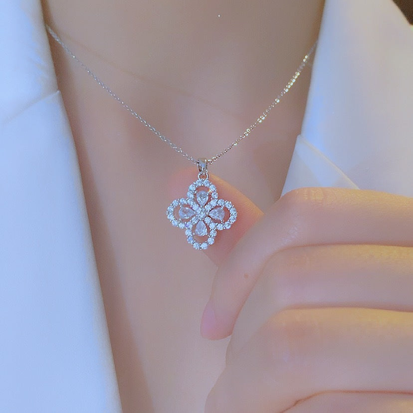 Original Design Four-Leaf Clover Pendant Necklace in Titanium Steel with Rhinestone Inlay, Plated Finish, O-Chain Style for Men