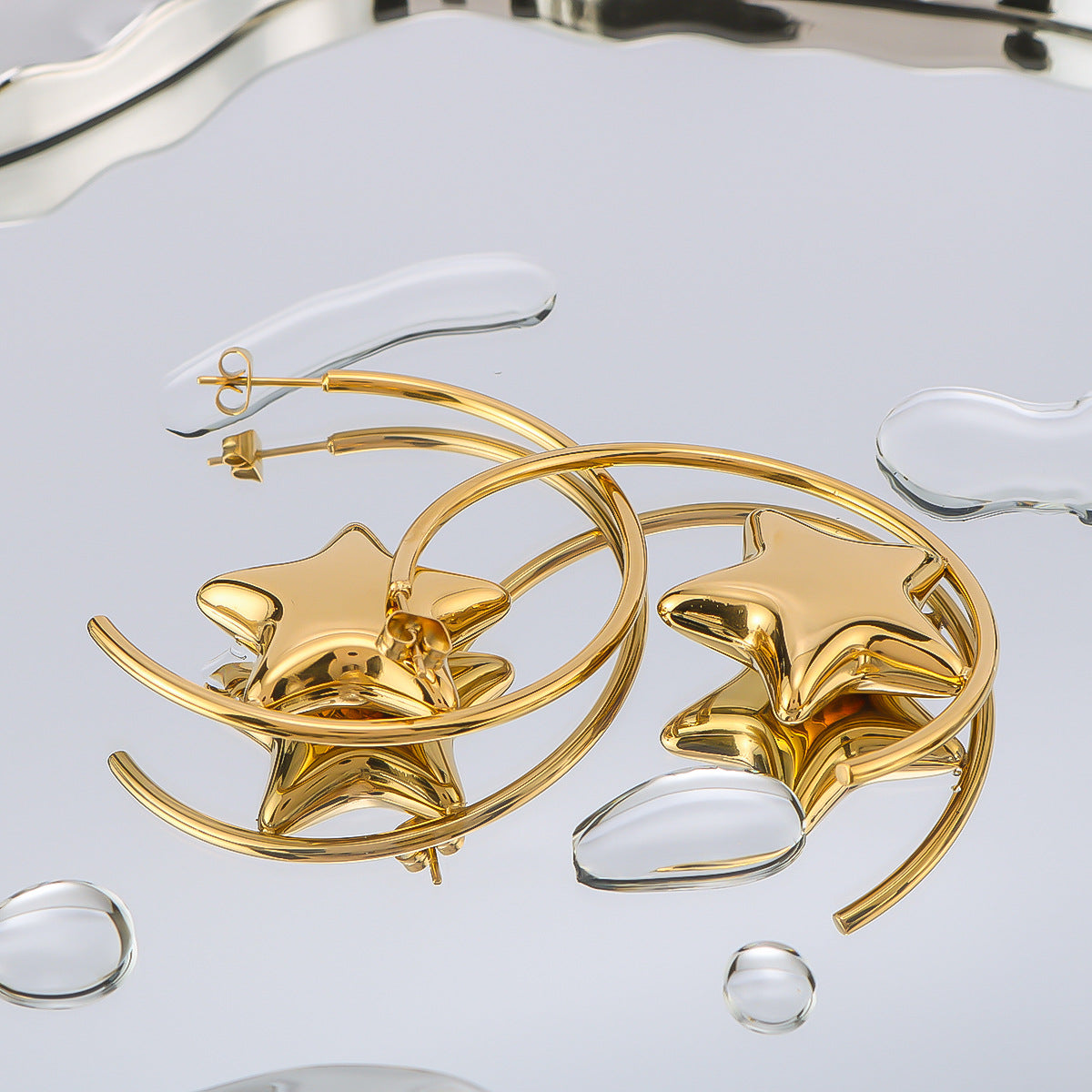 Orecchini minimalistici a C in acciaio inossidabile con stella cava placcati in oro 18K da donna