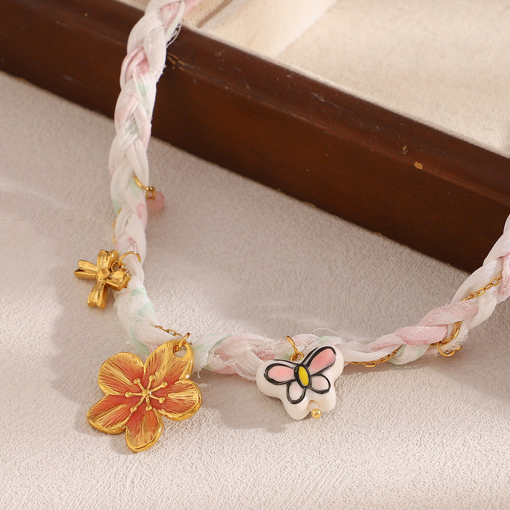 Collar con colgante de mariposa de moda para mujer con cadena de acero inoxidable chapada en oro de 18 quilates con detalles florales de esmalte y conchas marinas