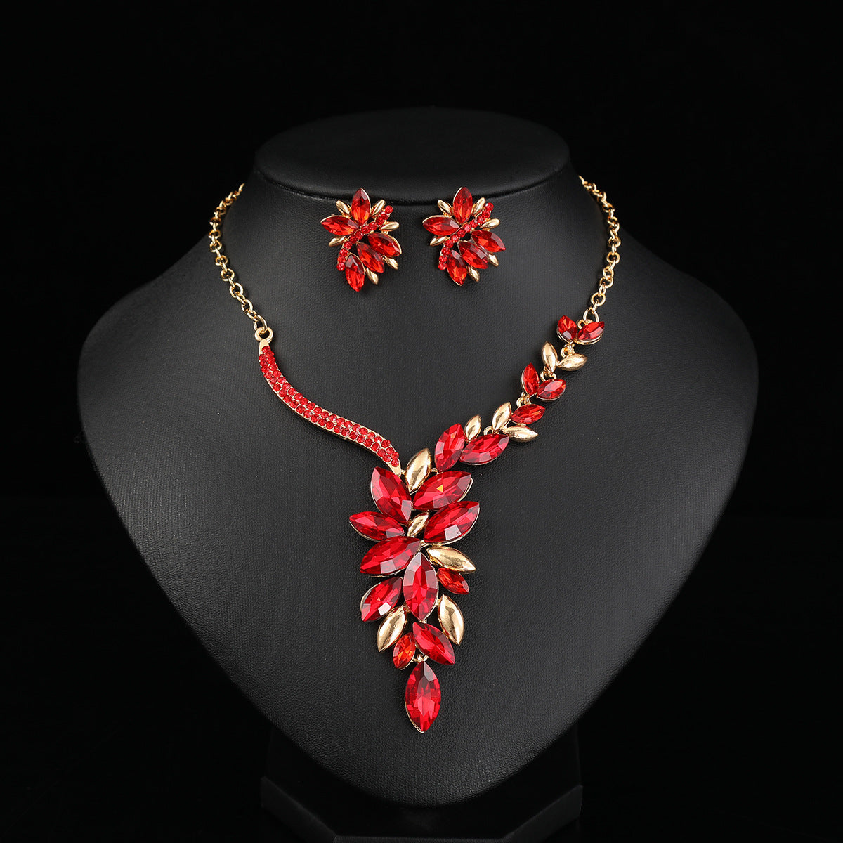 Elegant Floral Wedding Necklace Set for Women with Alloy Pendant, Rhinestone Inlay, Gold Plated O-Chain, Fresh and Sweet Style