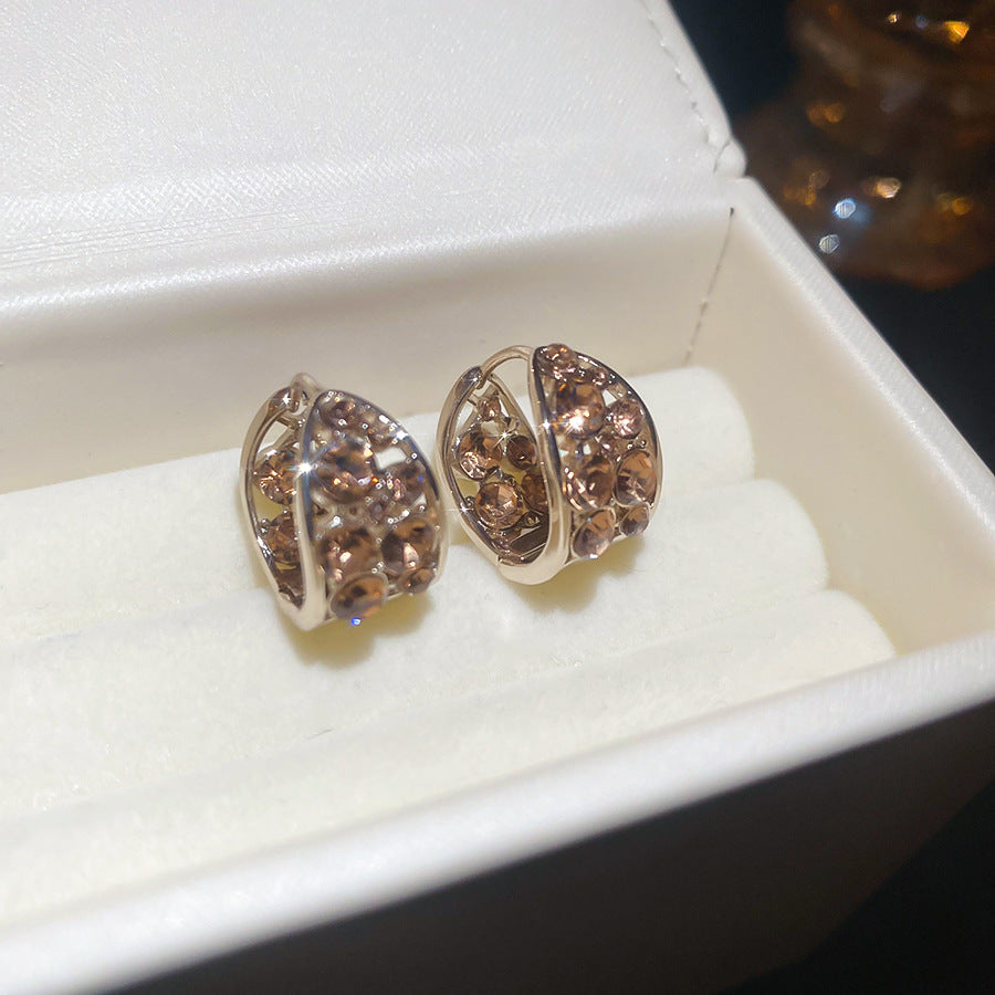 Elegantes aretes de perlas y circonitas cúbicas con diseño floral, hechos de latón con postes de acero inoxidable, para mujer