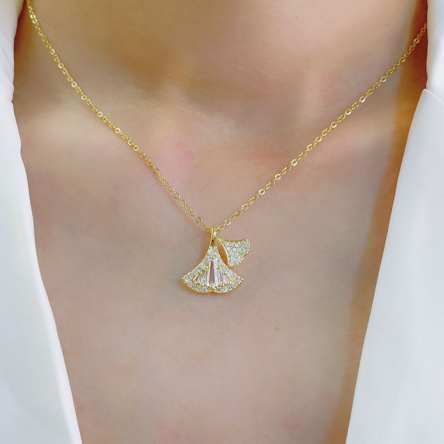 Minimalist Ginkgo Leaf Pendant Necklace for Women in Titanium Steel with Rhinestone Inlay and Plated Finish