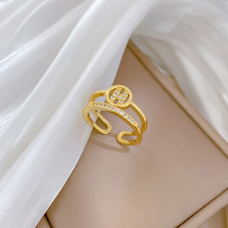 Anillo ajustable con baño de latón con forma de corona estilo Kawaii para mujer con detalles de circonita