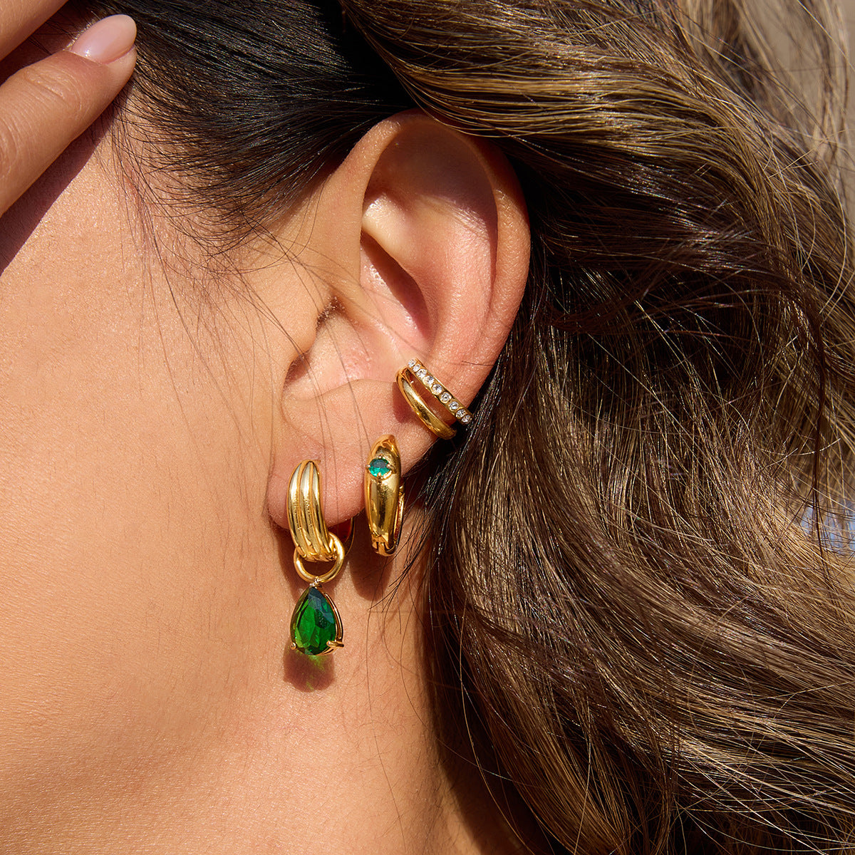 Elegantes Pendientes Geométricos de Acero Inoxidable con Acabado Chapado en Circonita Cúbica Verde para Mujer