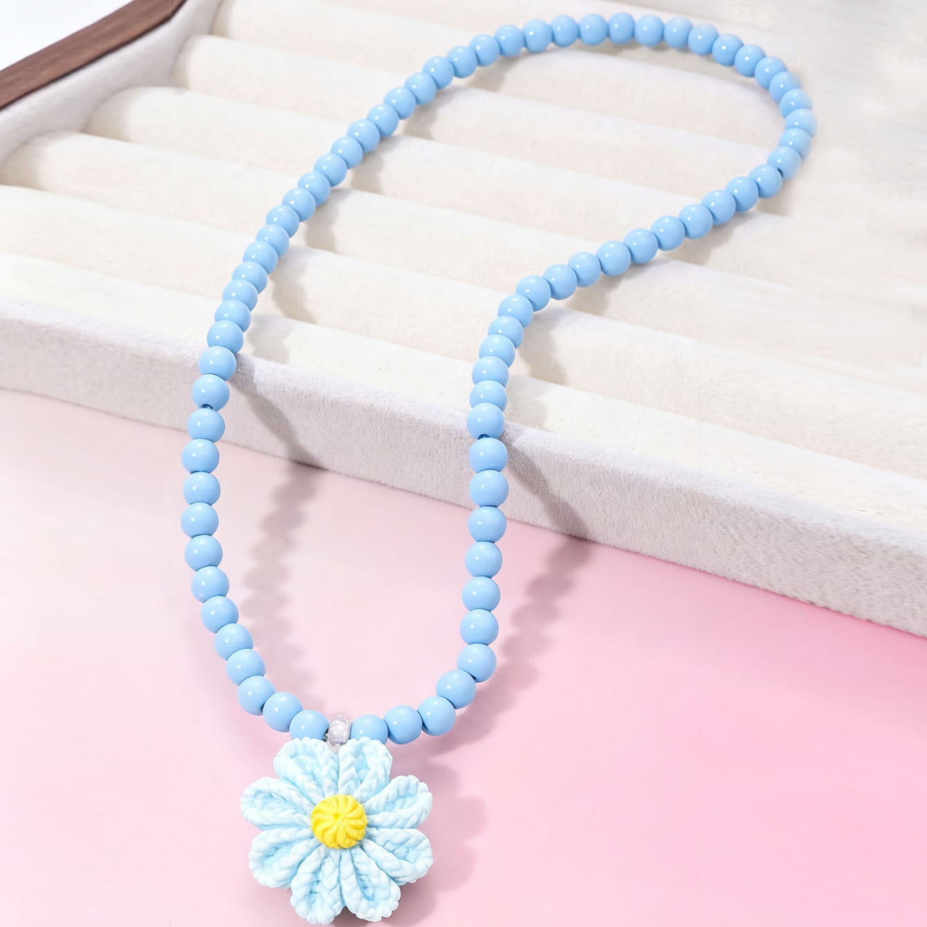 Collana in resina floreale a cartone animato per bambini con ciondolo a fiore perlato su catena di perline rotonde, gioielli artigianali per bambini, regalo
