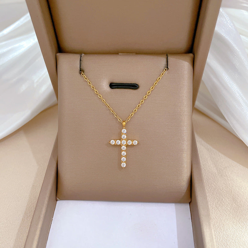 Collana Minimalista Unisex con Croce Geometrica in Acciaio Titanio Placcato e Strass