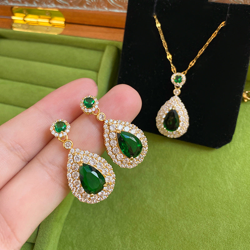 Minimalist Gold Plated Titanium Steel Teardrop Necklace with Emerald and Cubic Zirconia