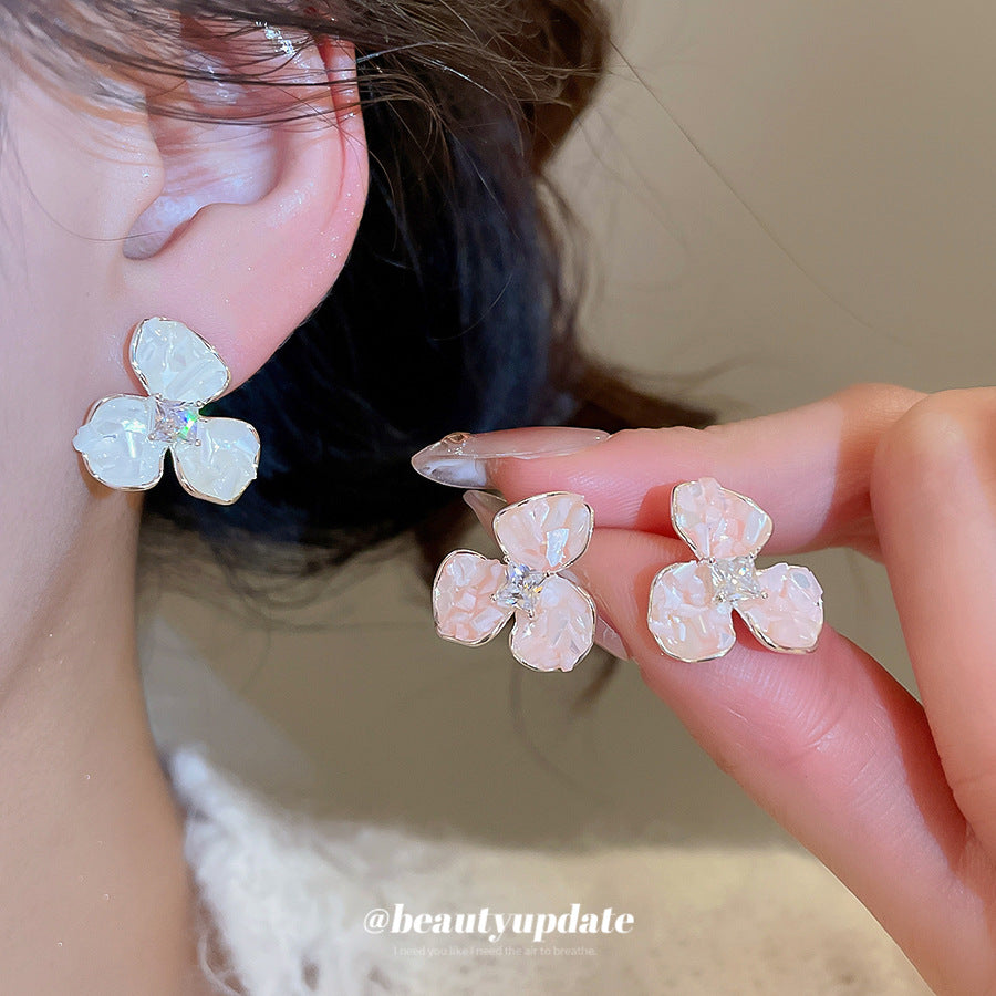 Aretes Elegantes de Concha Floral con Incrustaciones de Circón para Mujer, Accesorio de Moda de Lujo