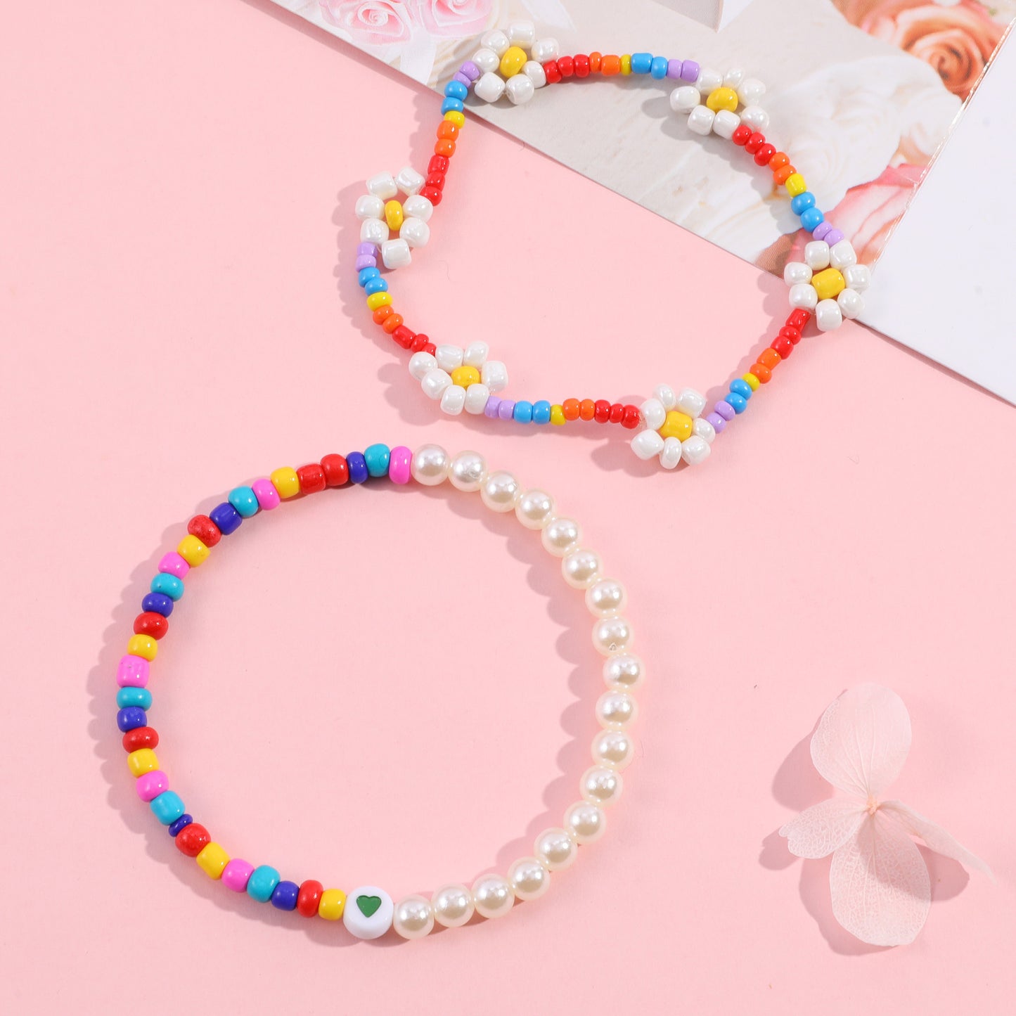 Set di Braccialetti con Margherite e Perline a Cartone Animato per Bambini Bracciali in Resina e Plastica Fatti a Mano