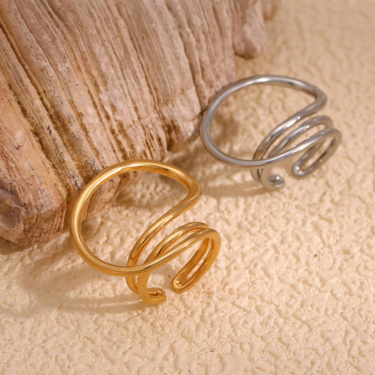 Anello minimalista geometrico in acciaio inossidabile placcato oro 18 carati da donna con audace design lineare