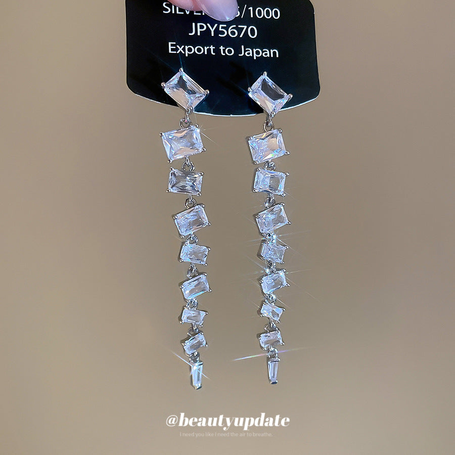 Elegantes aretes geométricos cuadrados minimalistas con detalles de circonia cúbica en postes de plata esterlina 925