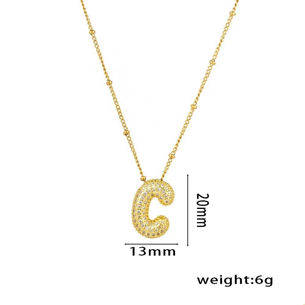 Collana da Donna con Ciondolo a Lettera, Design Geometrico Minimalista, in Ottone Placcato Oro con Zirconi Micro-Pavé