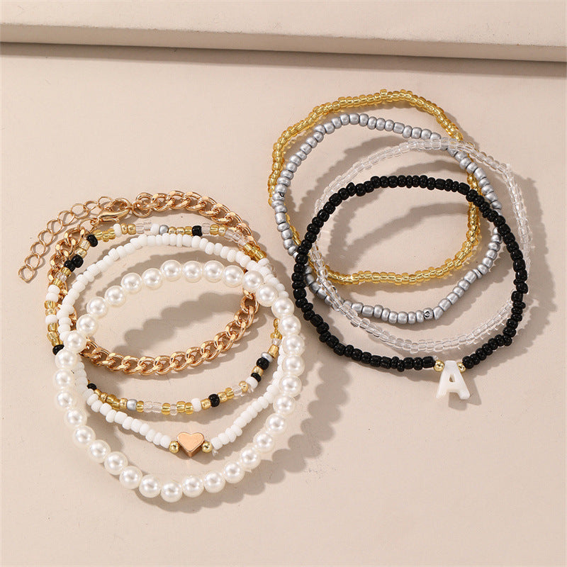 Set di Braccialetti con Lettere in Perle di Vetro a Cuore Minimalista per Bambini con Perle in Resina e Lavorazione Artigianale