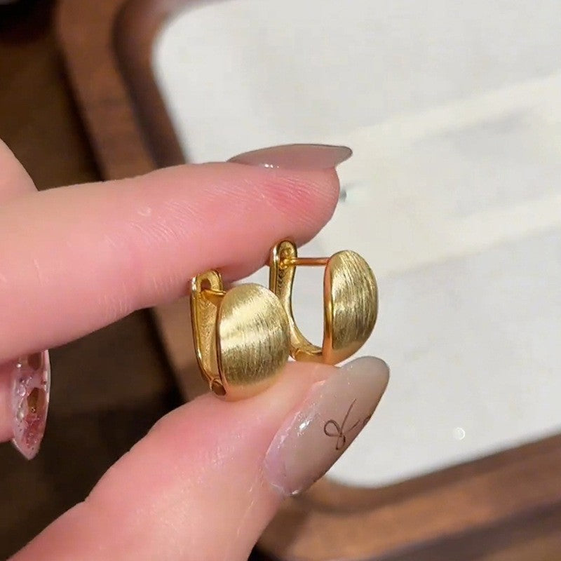 Orecchini da donna geometrici minimalisti in metallo con finitura lucida e placcatura in oro, per l'uso quotidiano