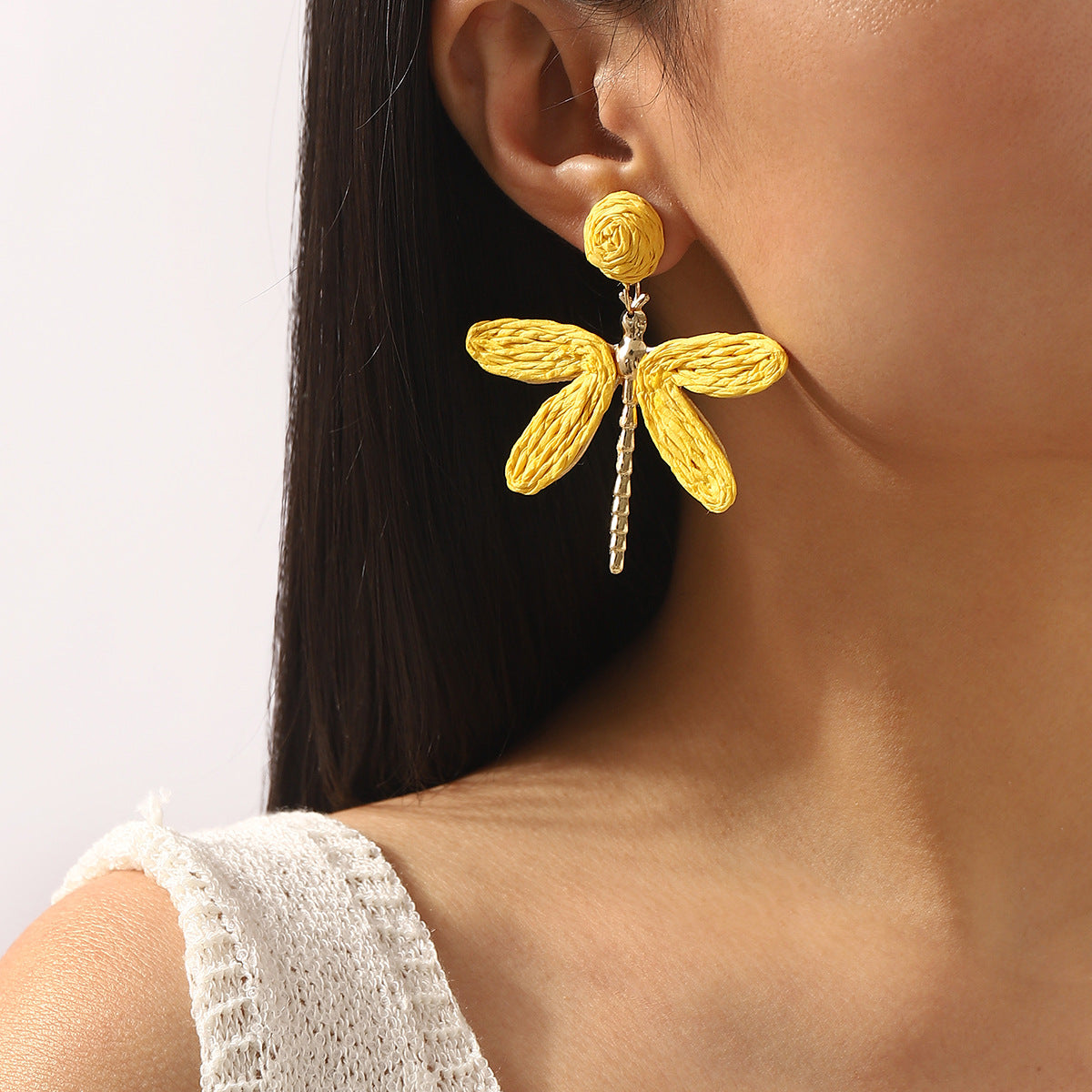 Vacation Style Handwoven Raffia Dragonfly Earrings for Women Alloy and Raffia Lightweight Bohemian-Inspired Fashion Earrings