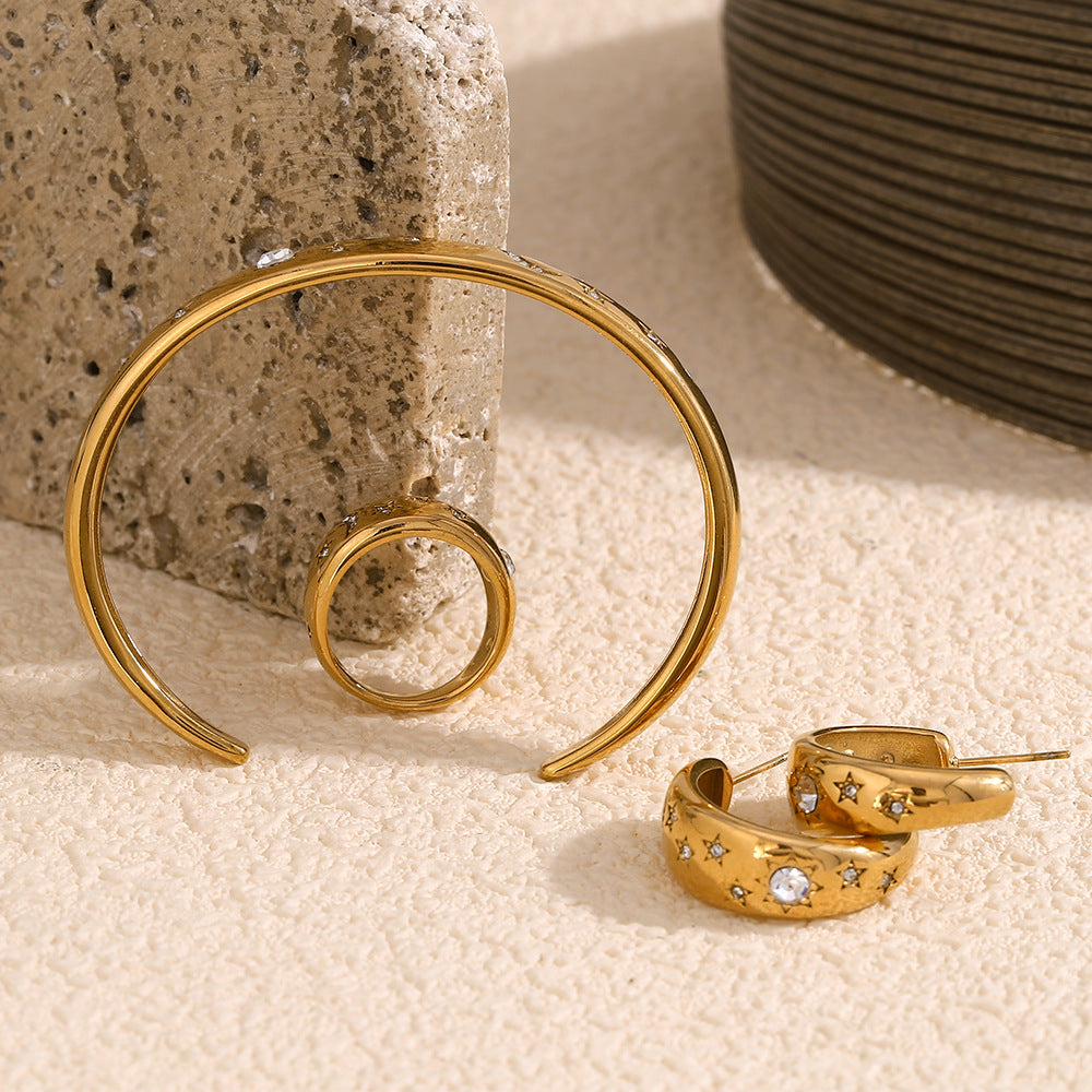 Fashionable Minimalist Star and Moon Shaped Stainless Steel Plated 18K Gold Bracelet with White Rhinestones for Women