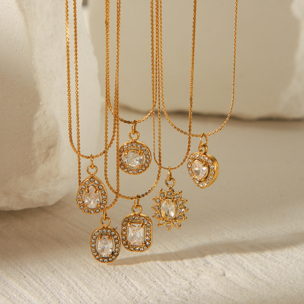 Fashion Ins Style 18K Gold Plated Geometric Heart Stainless Steel Necklace for Women with Rhinestone Inlay