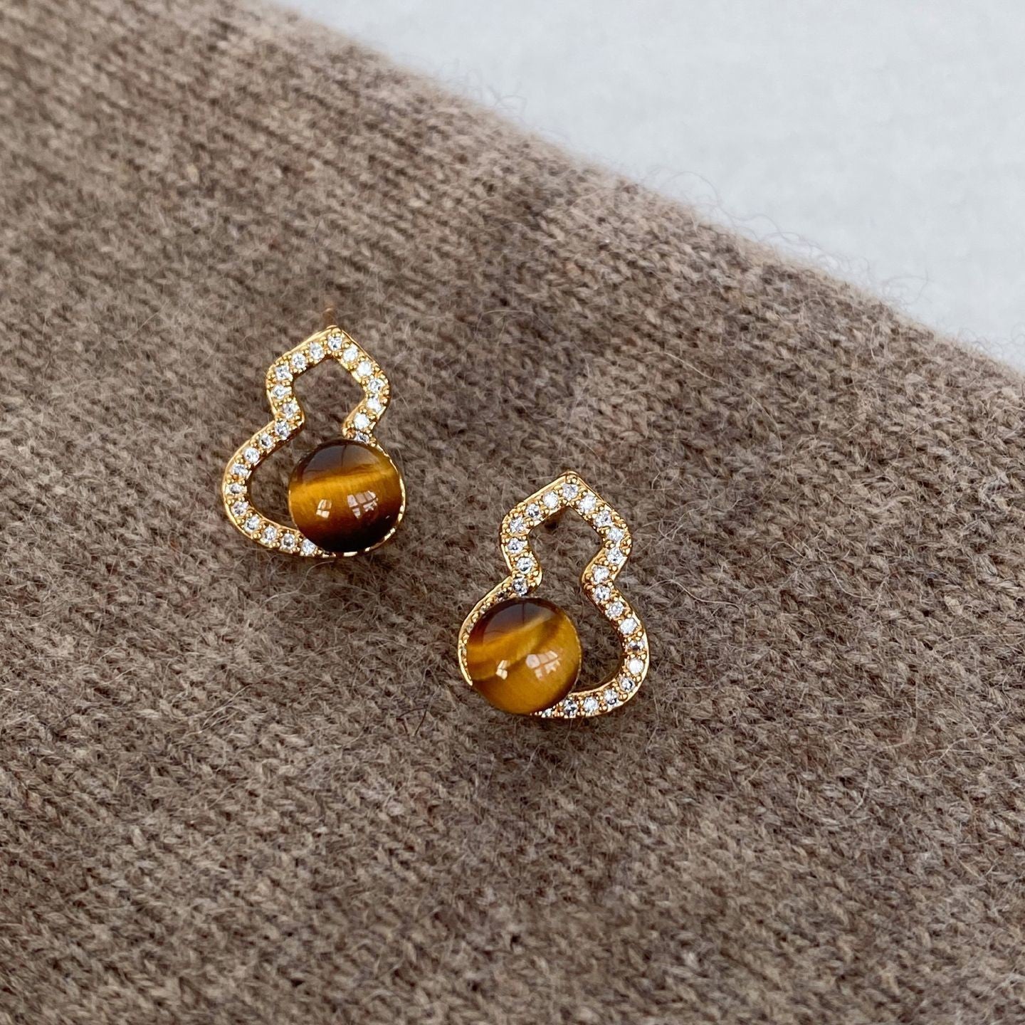 Pendientes de tuerca ovalados de ojo de tigre estilo Maillard vintage con postes de plata 925 bañados en oro de 18 quilates