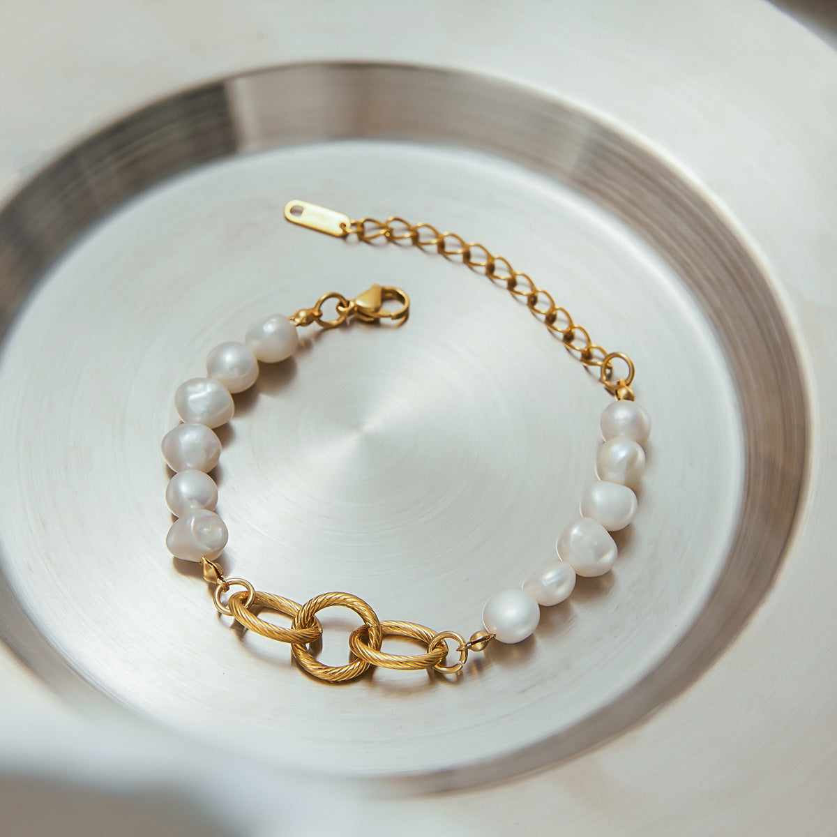 Elegant 18K Gold Plated Geometric Stainless Steel Bracelet with Pearl Inlay for Women