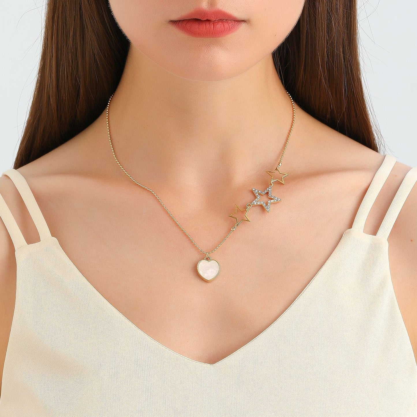 Minimalist Single-Layer Heart-Shaped Mother-of-Pearl Look Pendant Necklace with Rhinestone-Studded Star Charm and Gold-Plated Alloy Chain