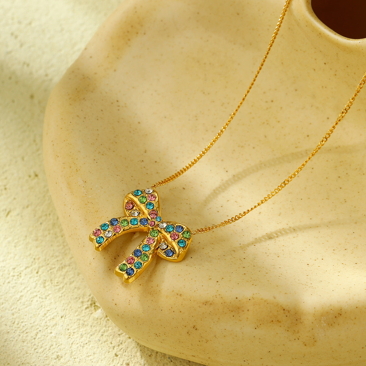 Conjunto de pendientes y collar de acero titanio con lazo de moda para mujer, con acabado chapado y diseño minimalista elegante
