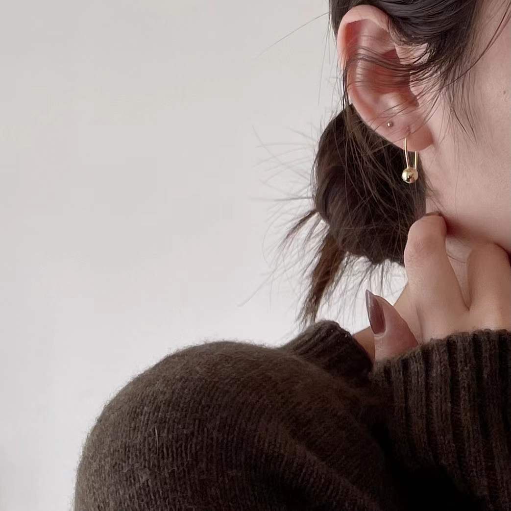Pendientes de botón minimalistas con forma de estrella de plata de ley 925 con acabado artesanal y patrón de puntos geométricos