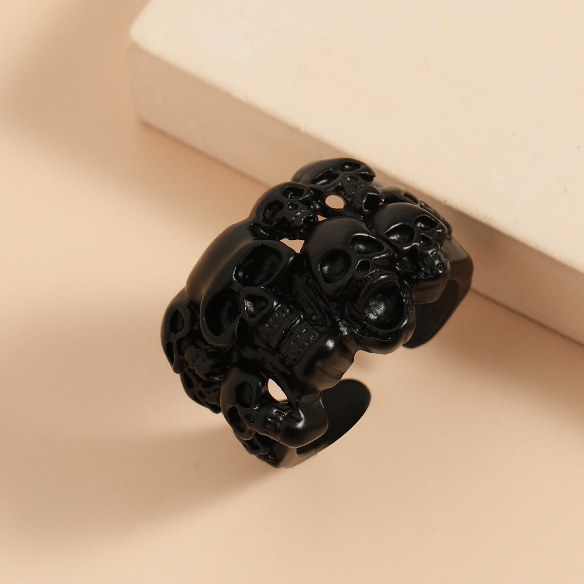 Gothic Punk Skull-Shaped Alloy Ring with Electroplated Finish for Unisex Streetwear Fashion