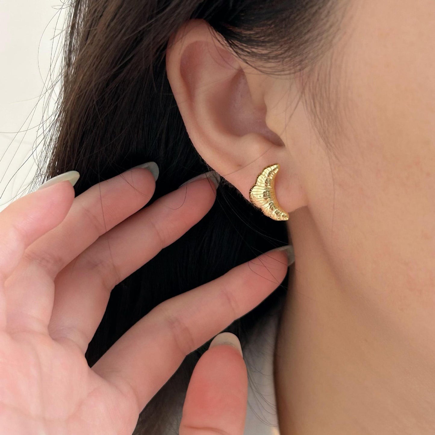 Orecchini a perno minimalisti a forma di corno in argento sterling 925 placcato oro